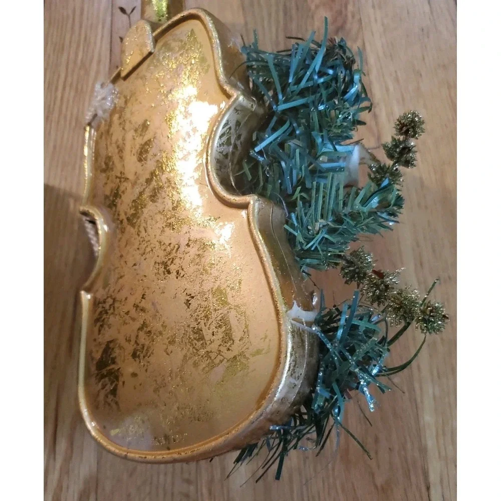 Vtg Decorative Violins Plastic Floral Gold Thread Holiday Decor Ornament Wreath